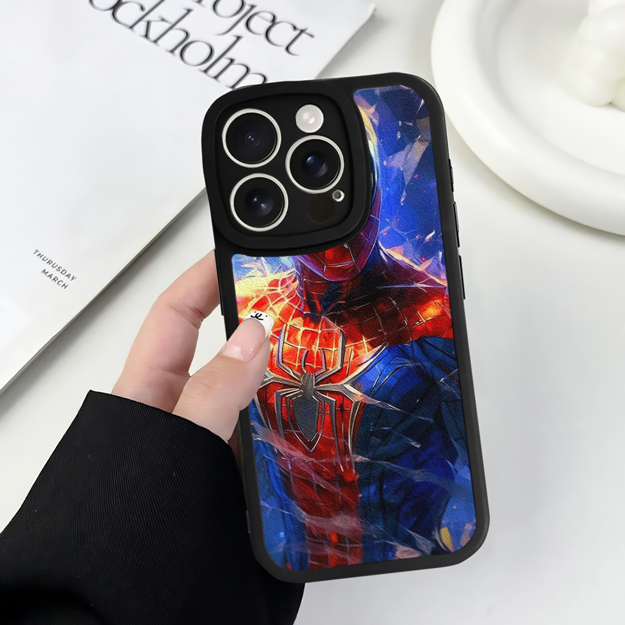 Spider Man スパイダーマン 【iPhone 16シリーズ対応】シリコンスマホケース（レザー調） 材質：シリコン
